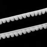 Лента с помпончиками, цвет белый, шир. 25 мм, длина 90 см